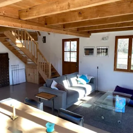 Dom wakacyjny Detached House In A Beautiful Area In *
